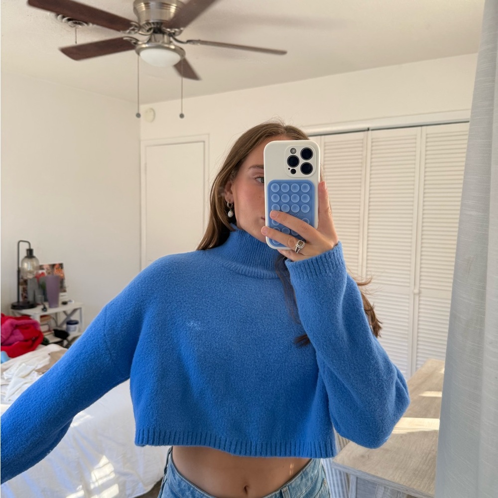 ZARA CROPPED TURTLENECK SIZE SMALL